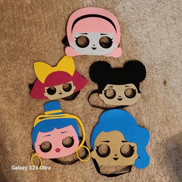 LoL surprise 5 face mask, 2 bubble guns, and 5 fidget spinner - Picture 2 of 6